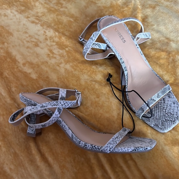 Small heel snake tan and black - Picture 2 of 5